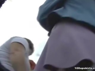 Mulut watering sekolah muda wanita upskirt