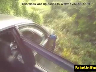 Реален brit смучене фалшив coppers петър в кола